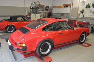 SCHWARZ-ROTes-GOLD SCHWARZ-ROTes-GOLD